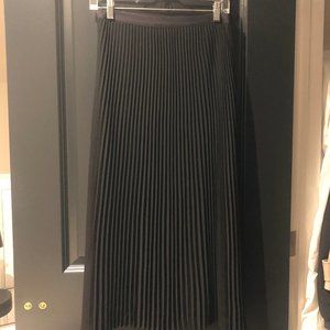 Aritzia / Babaton JUDE Pleated Skirt Medium